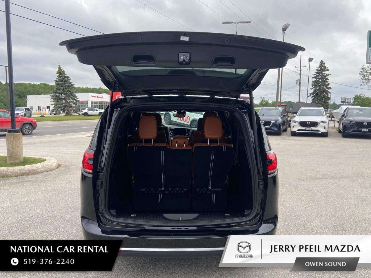 2024 Chrysler Pacifica Hybrid Pinnacle 2WD Photo