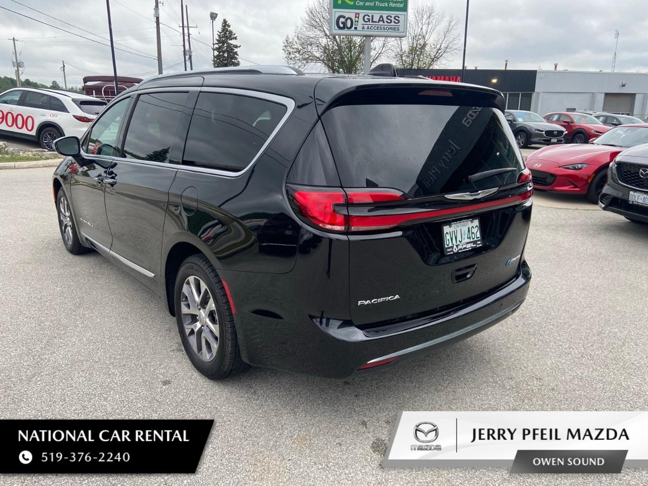 2024 Chrysler Pacifica Hybrid Pinnacle 2WD Photo