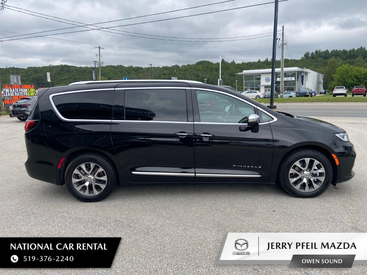 2024 Chrysler Pacifica Hybrid Pinnacle 2WD Photo