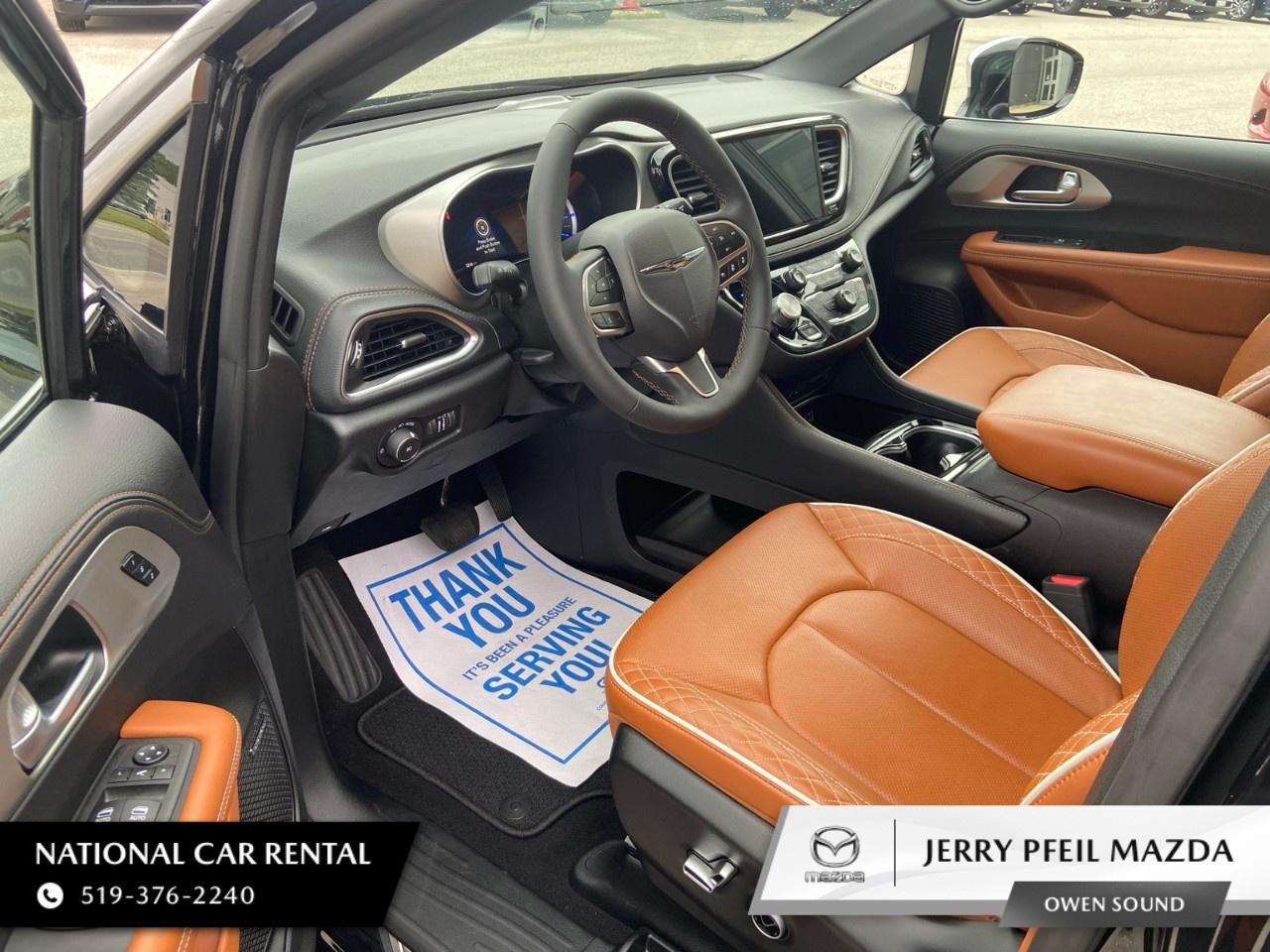 2024 Chrysler Pacifica Hybrid Pinnacle 2WD Photo