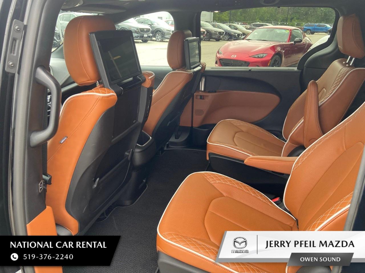 2024 Chrysler Pacifica Hybrid Pinnacle 2WD Photo