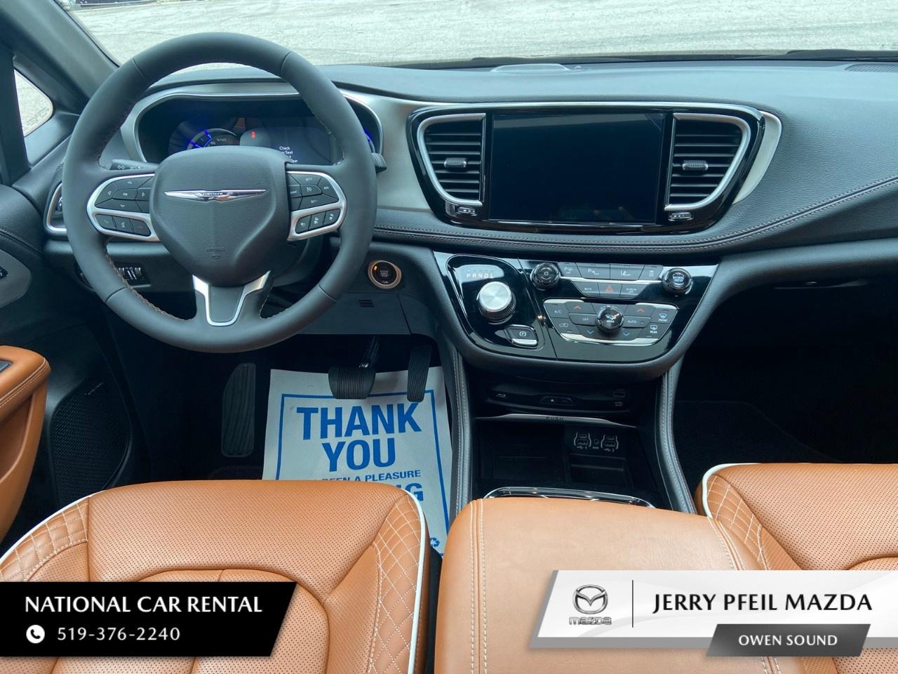 2024 Chrysler Pacifica Hybrid Pinnacle 2WD Photo