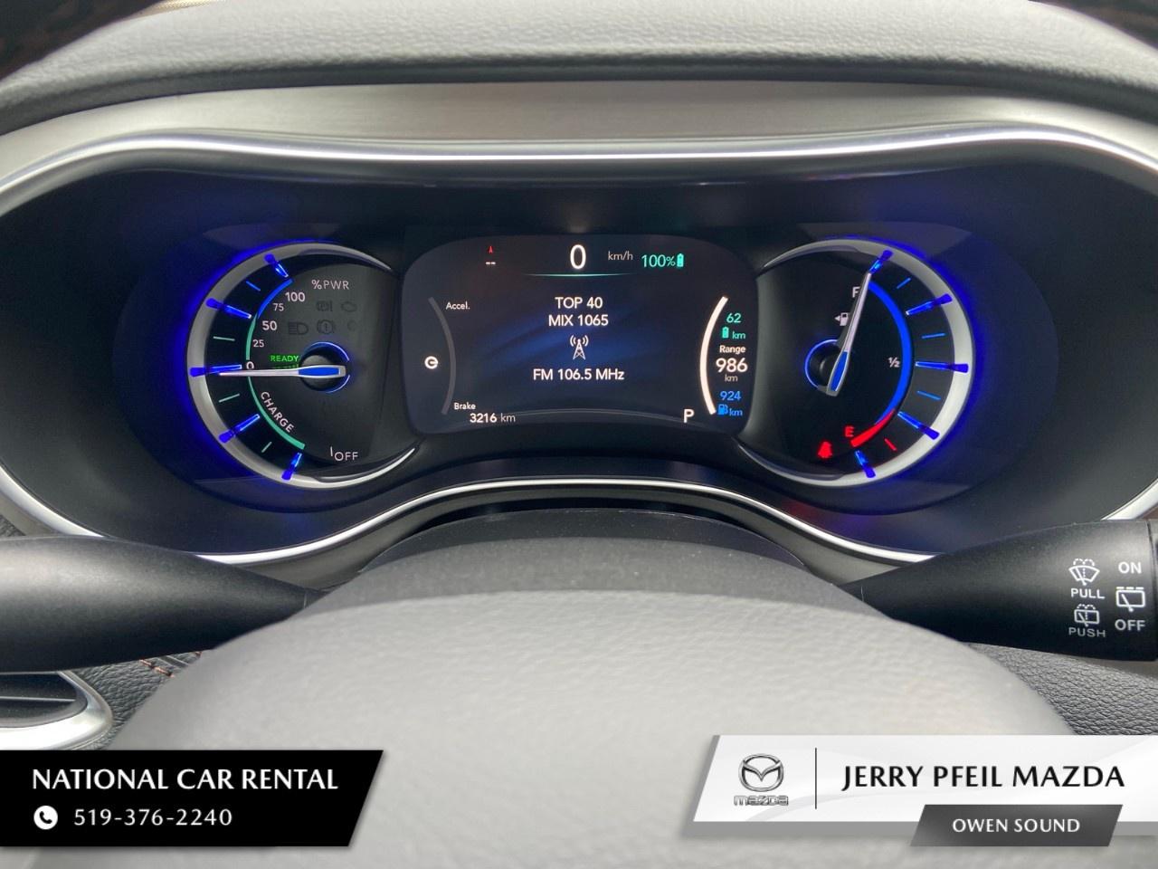 2024 Chrysler Pacifica Hybrid Pinnacle 2WD Photo