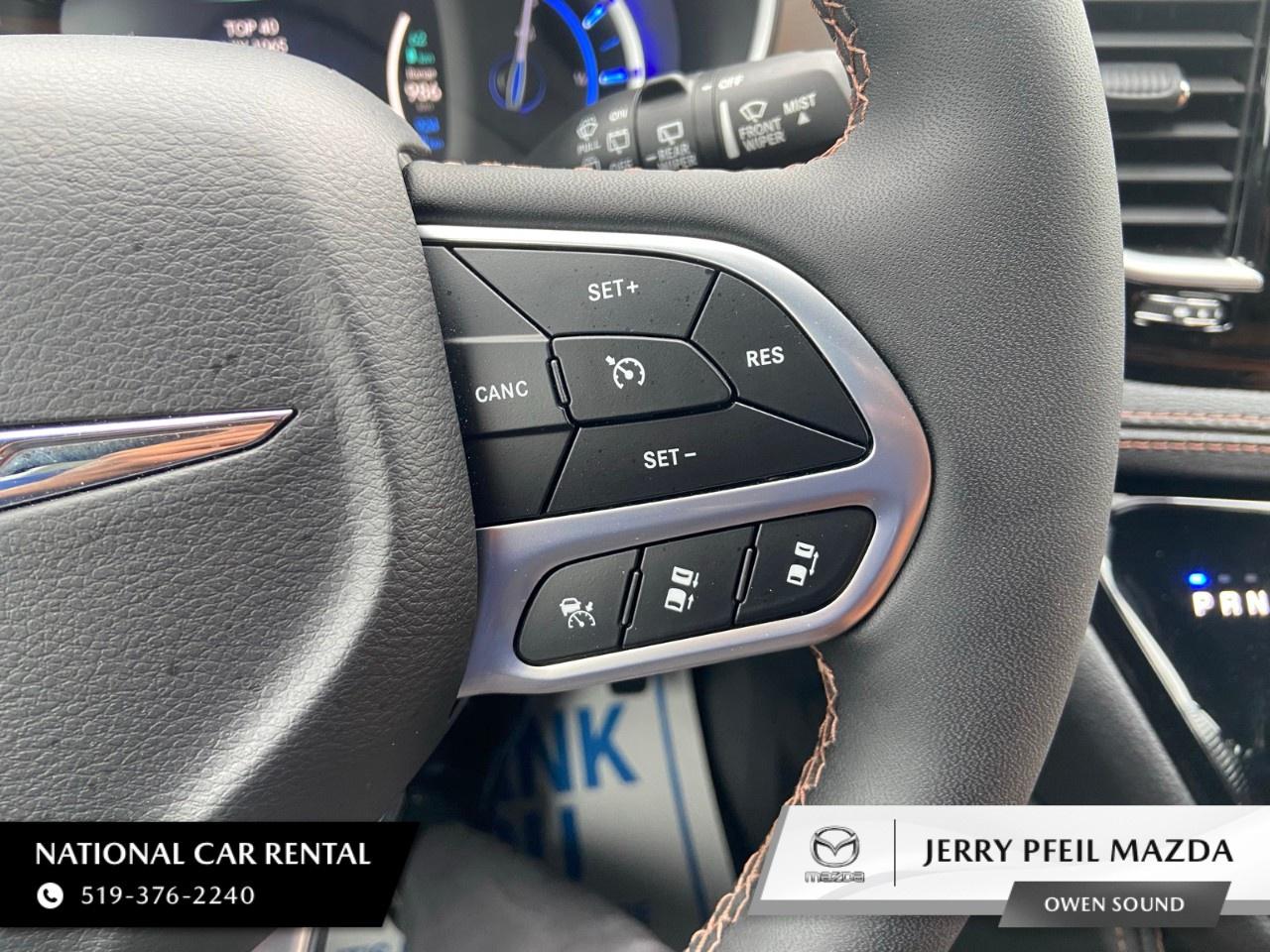 2024 Chrysler Pacifica Hybrid Pinnacle 2WD Photo