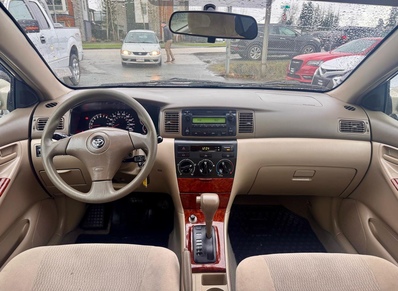 2005 Toyota Corolla CE Photo10