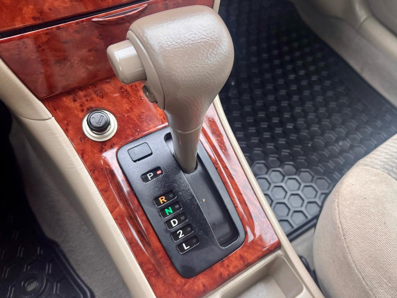 2005 Toyota Corolla CE Photo12