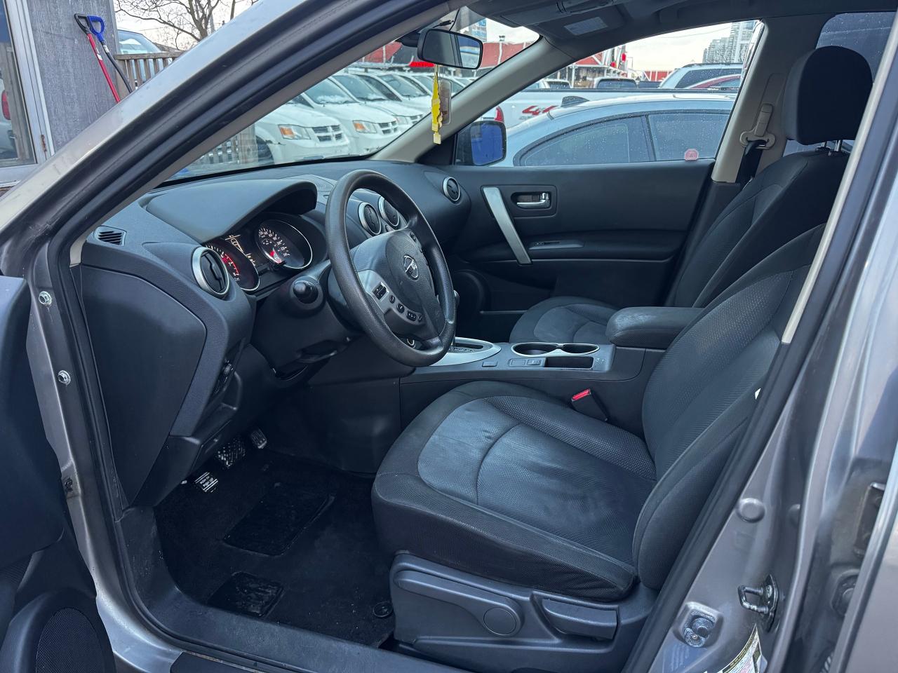 2013 Nissan Rogue SV Photo