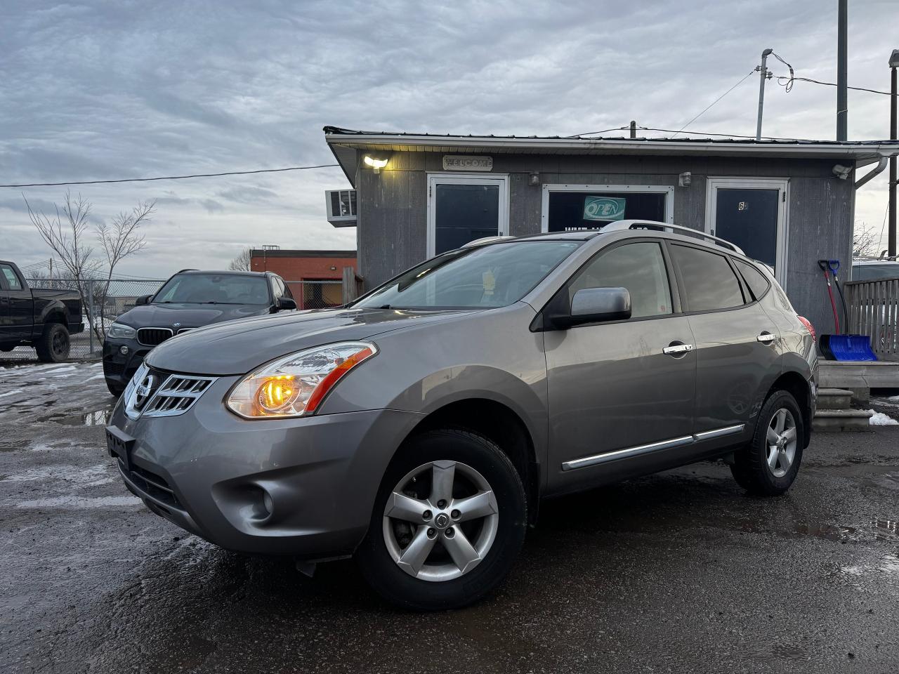 2013 Nissan Rogue SV Photo