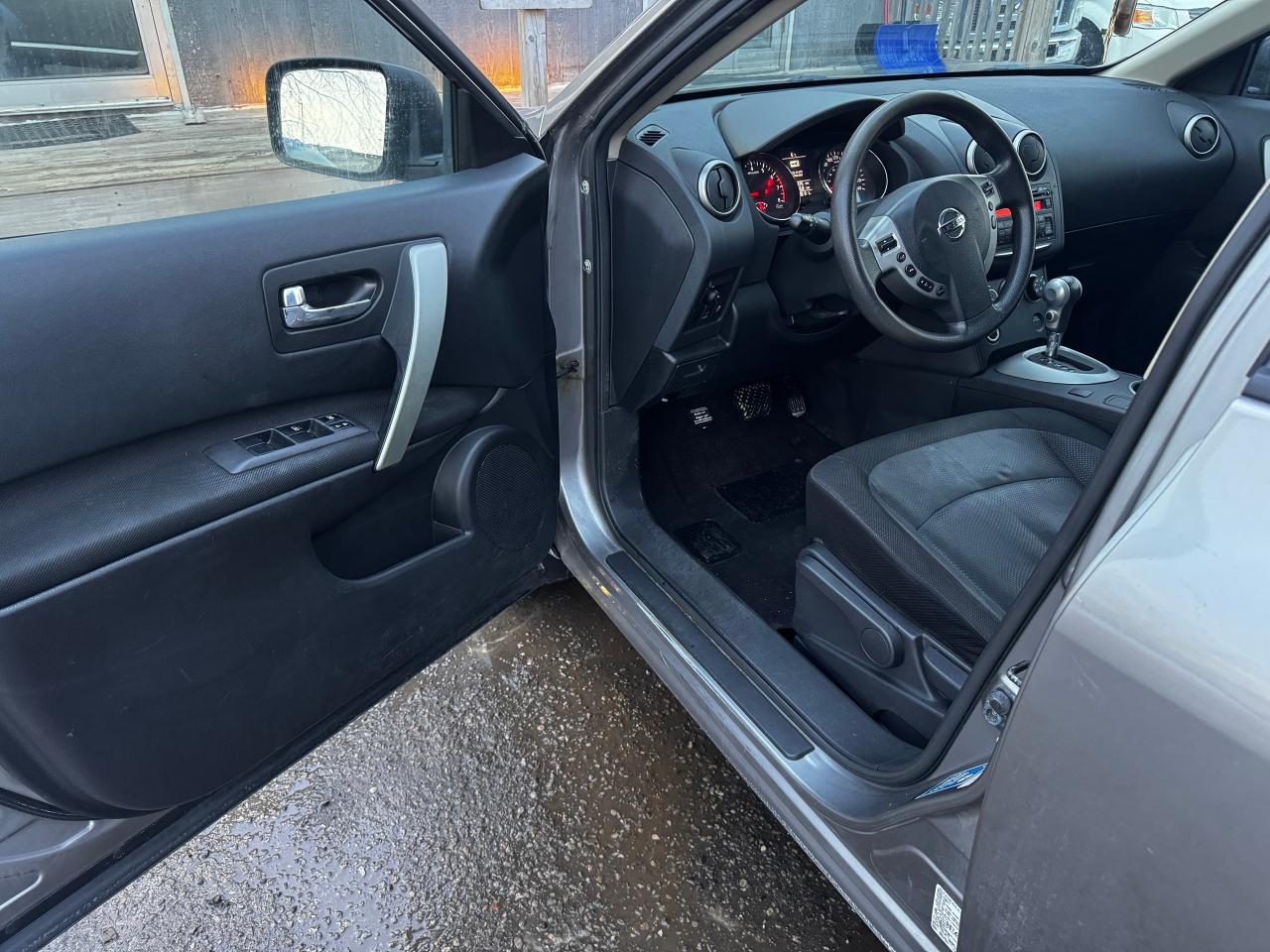 2013 Nissan Rogue SV Photo