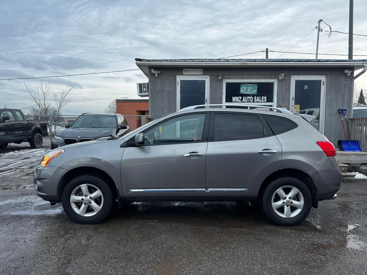 2013 Nissan Rogue SV Photo
