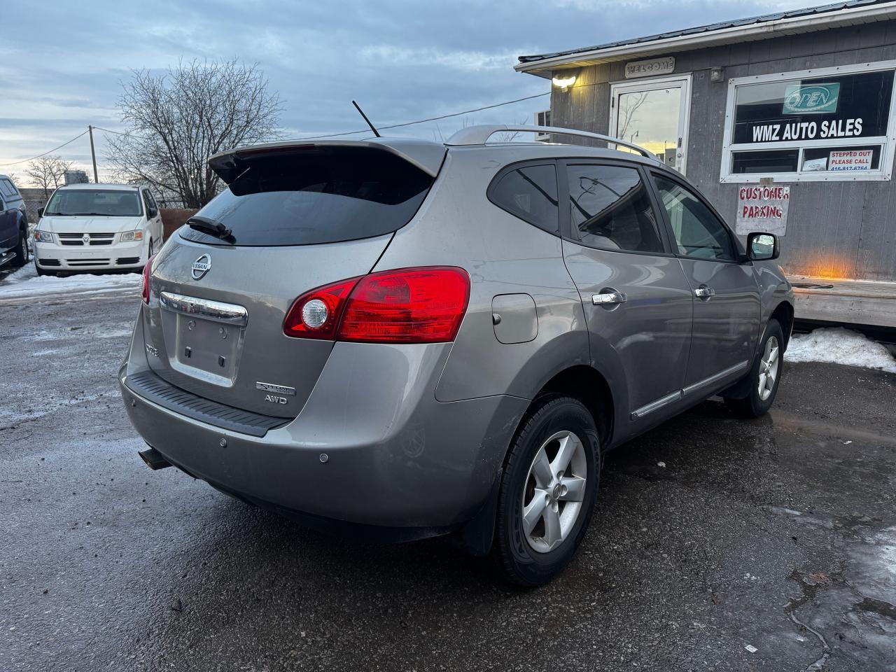 2013 Nissan Rogue SV Photo