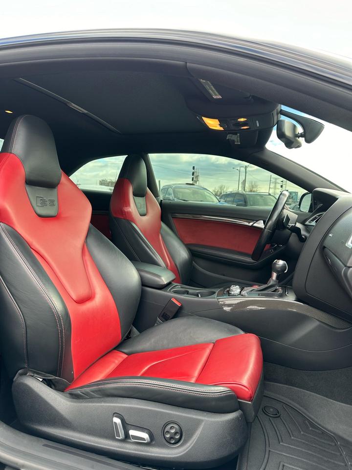 2016 Audi S5 Black optic package Photo