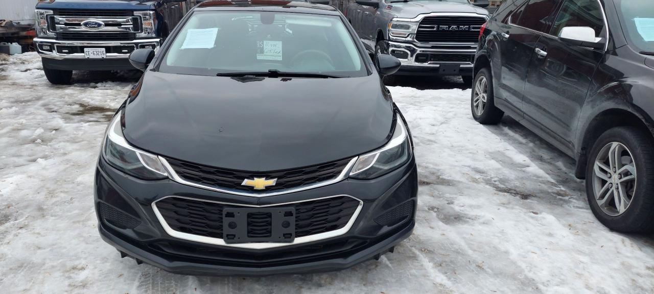 2017 Chevrolet Cruze LT Photo2