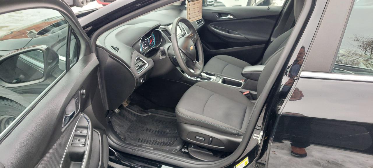 2017 Chevrolet Cruze LT Photo