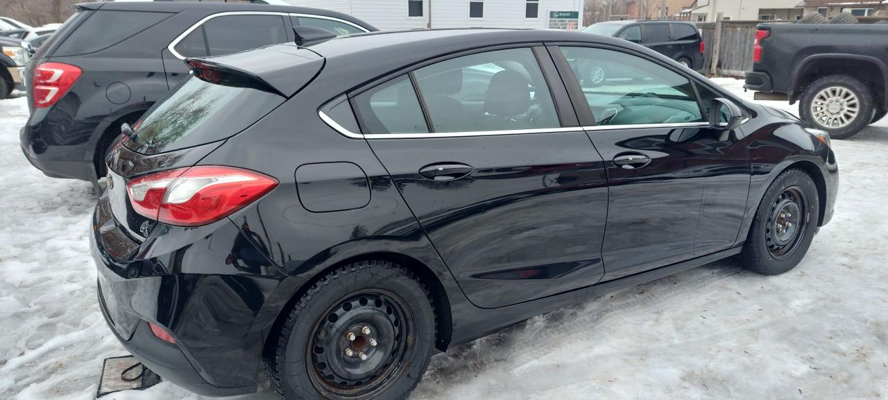 2017 Chevrolet Cruze LT Photo