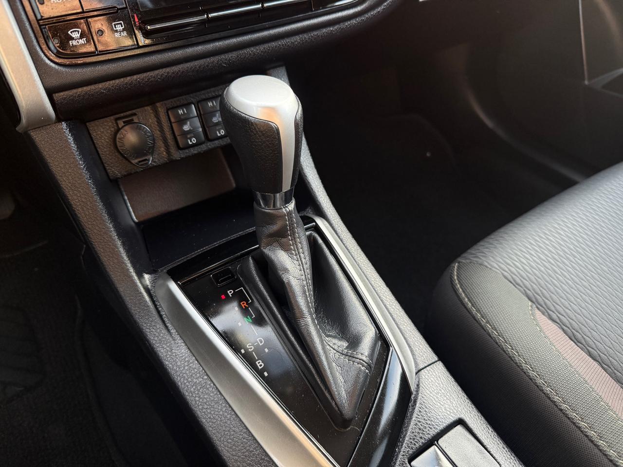 2017 Toyota Corolla FINANCING AVAILABLE Photo12