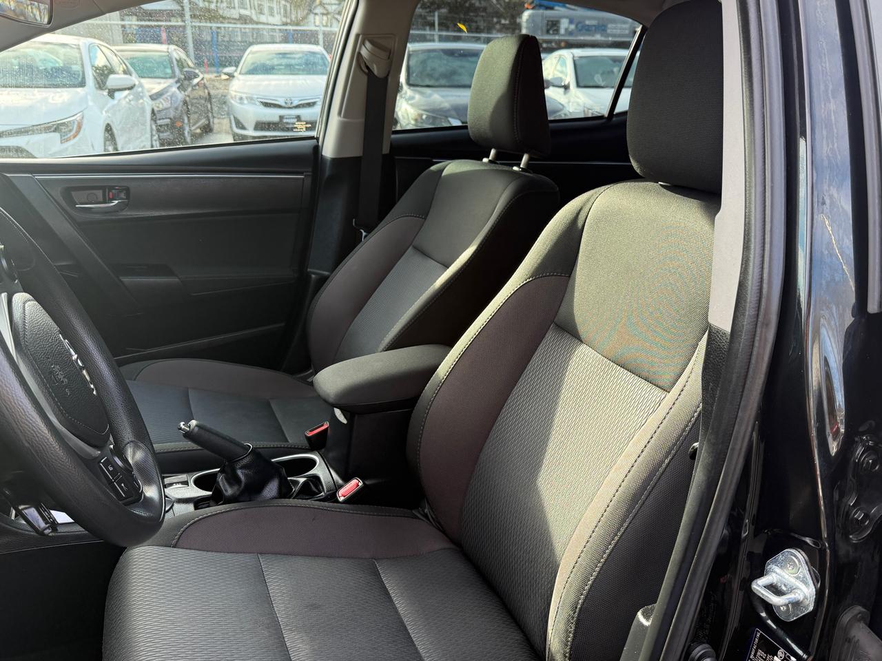 2017 Toyota Corolla FINANCING AVAILABLE Photo9