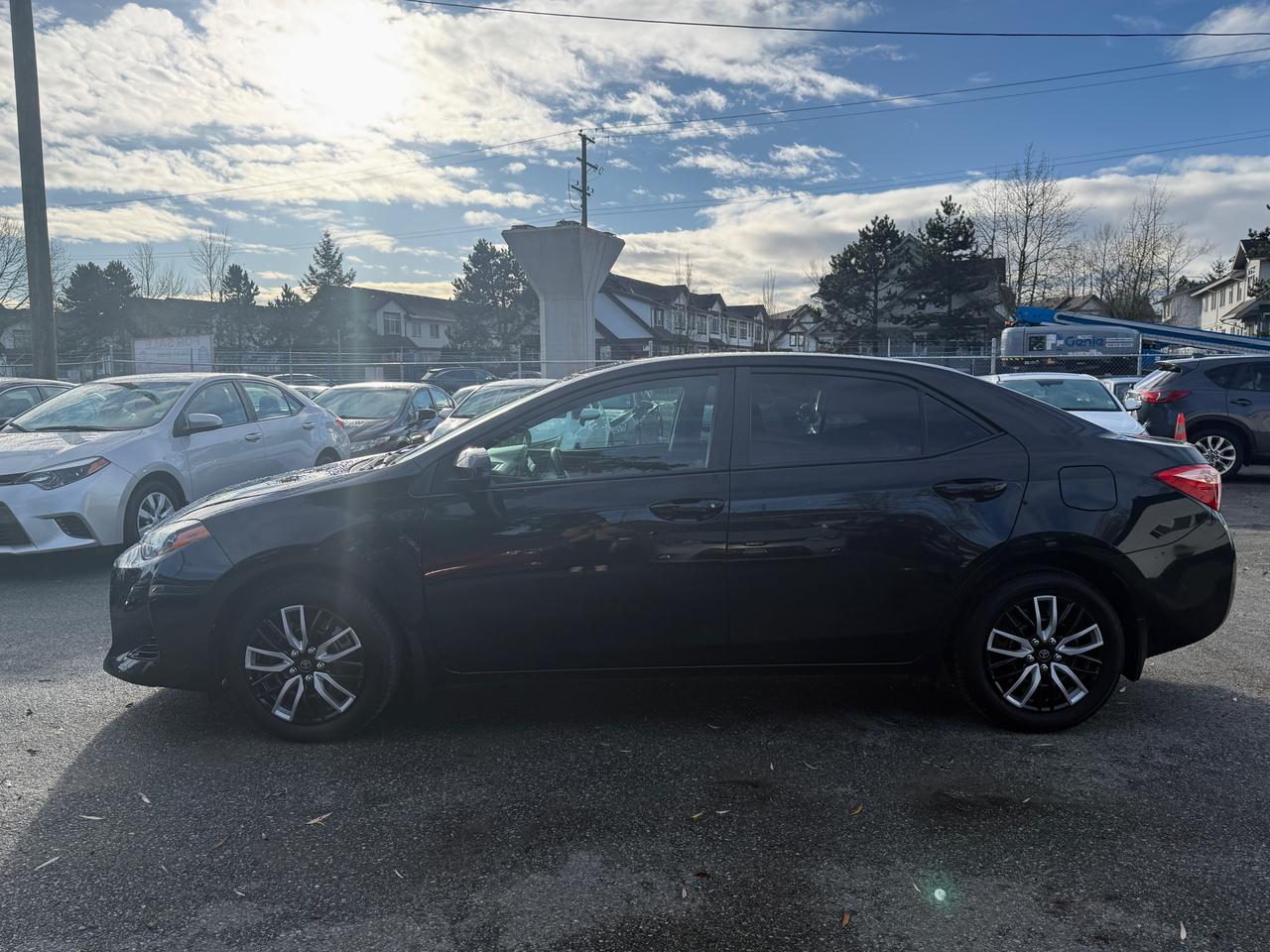 2017 Toyota Corolla FINANCING AVAILABLE Photo8