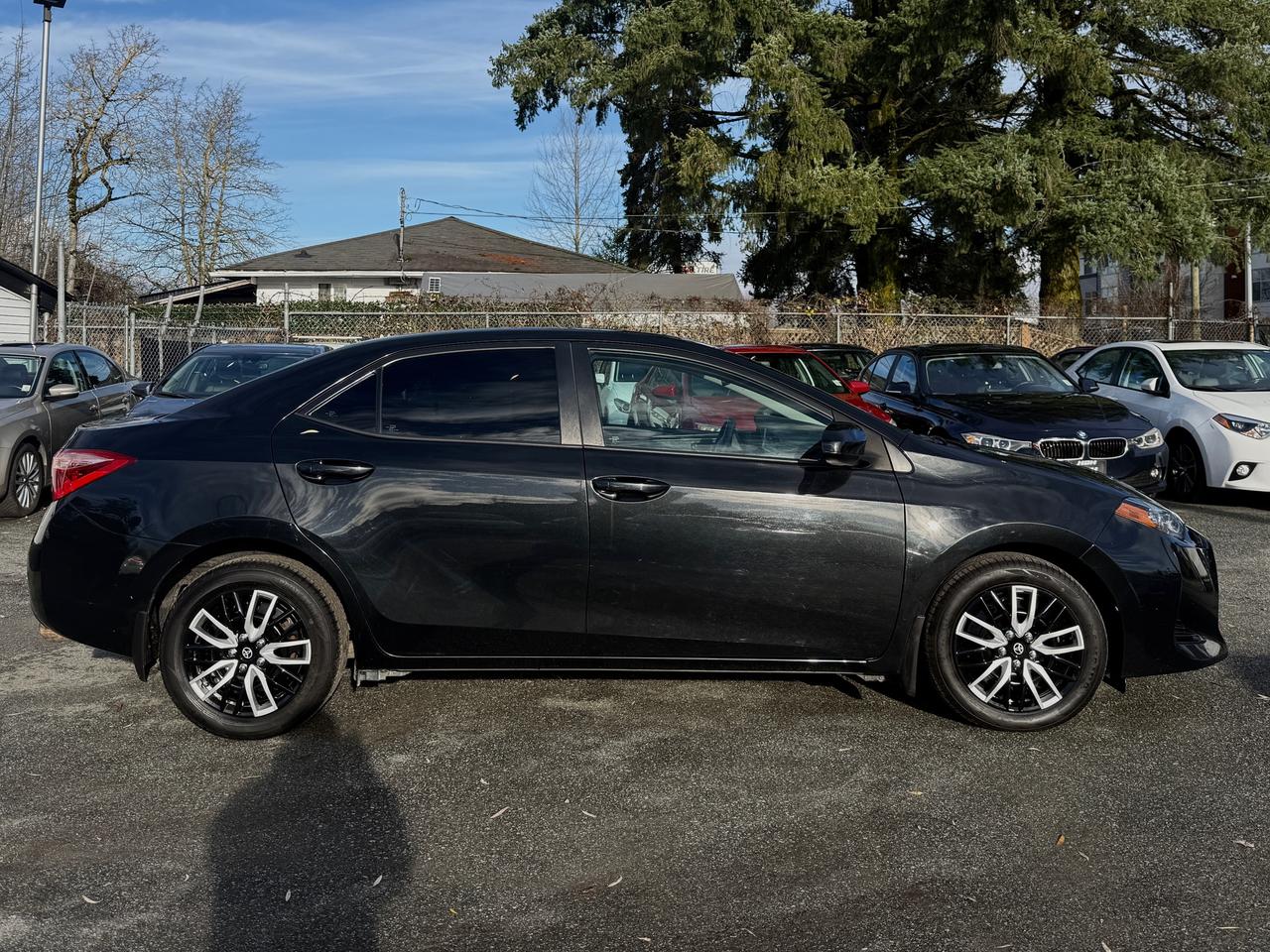 2017 Toyota Corolla FINANCING AVAILABLE Photo4