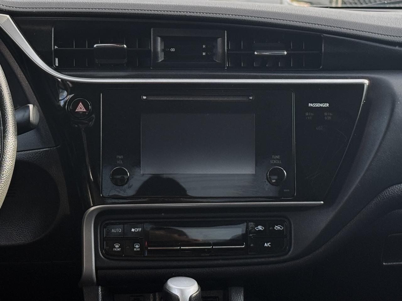 2017 Toyota Corolla FINANCING AVAILABLE Photo13