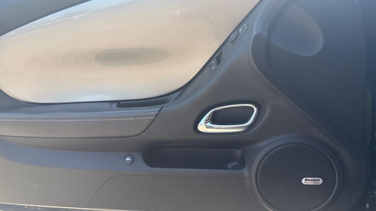 2011 Chevrolet Camaro 2LT Photo