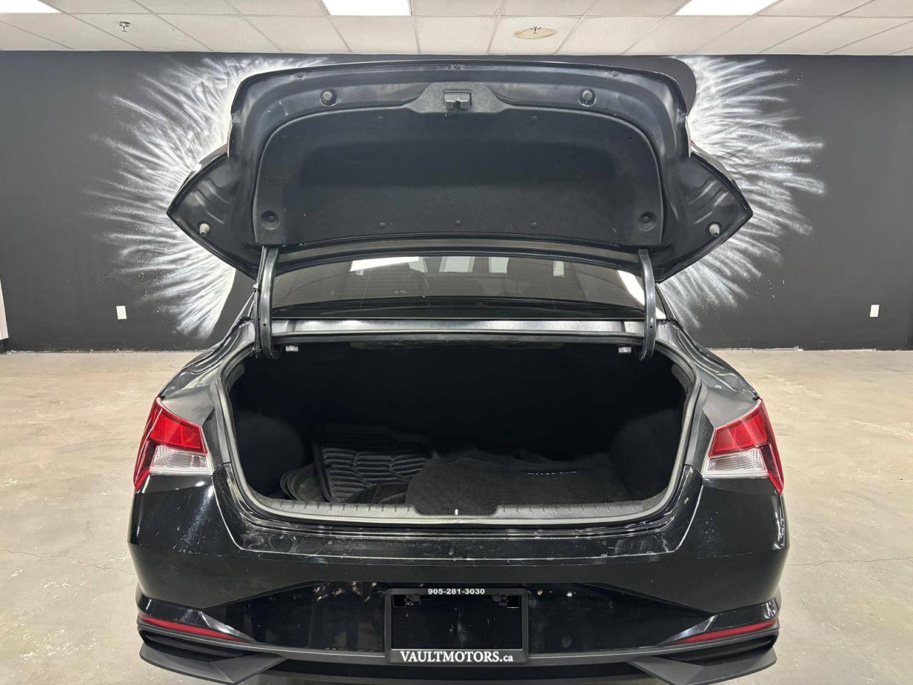 2022 Hyundai Elantra Preferred IVT $ 0 % DOWN FINANCE OAC Photo