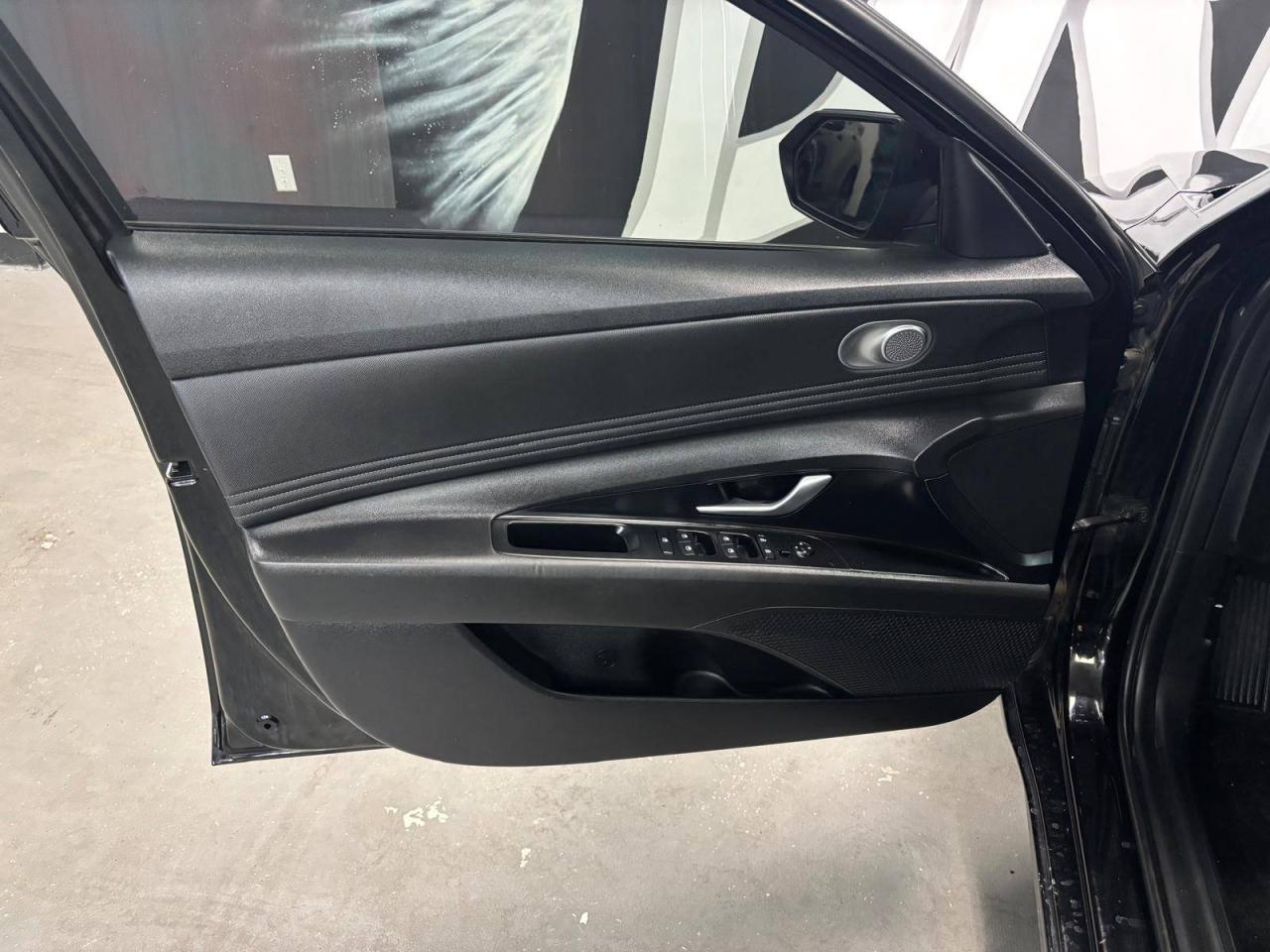 2022 Hyundai Elantra Preferred IVT $ 0 % DOWN FINANCE OAC Photo