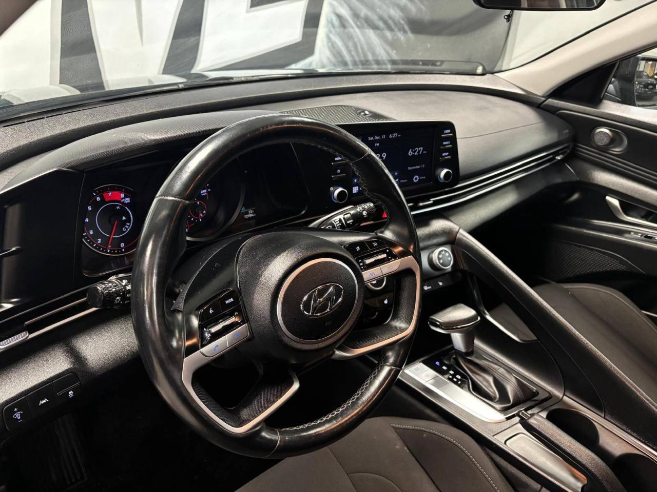 2022 Hyundai Elantra Preferred IVT $ 0 % DOWN FINANCE OAC Photo