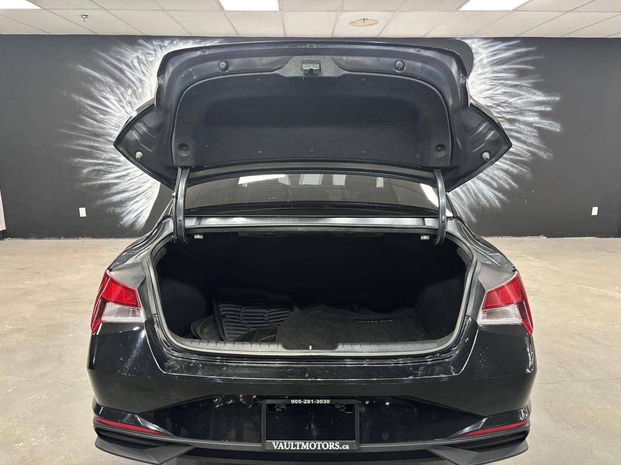 2022 Hyundai Elantra Preferred IVT $ 0 % DOWN FINANCE OAC Photo