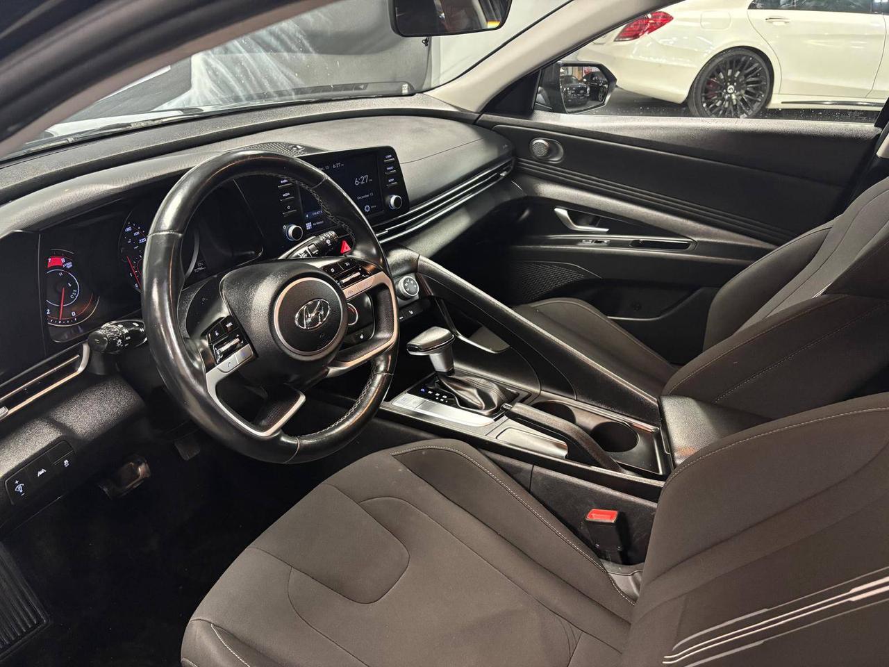 2022 Hyundai Elantra Preferred IVT $ 0 % DOWN FINANCE OAC Photo