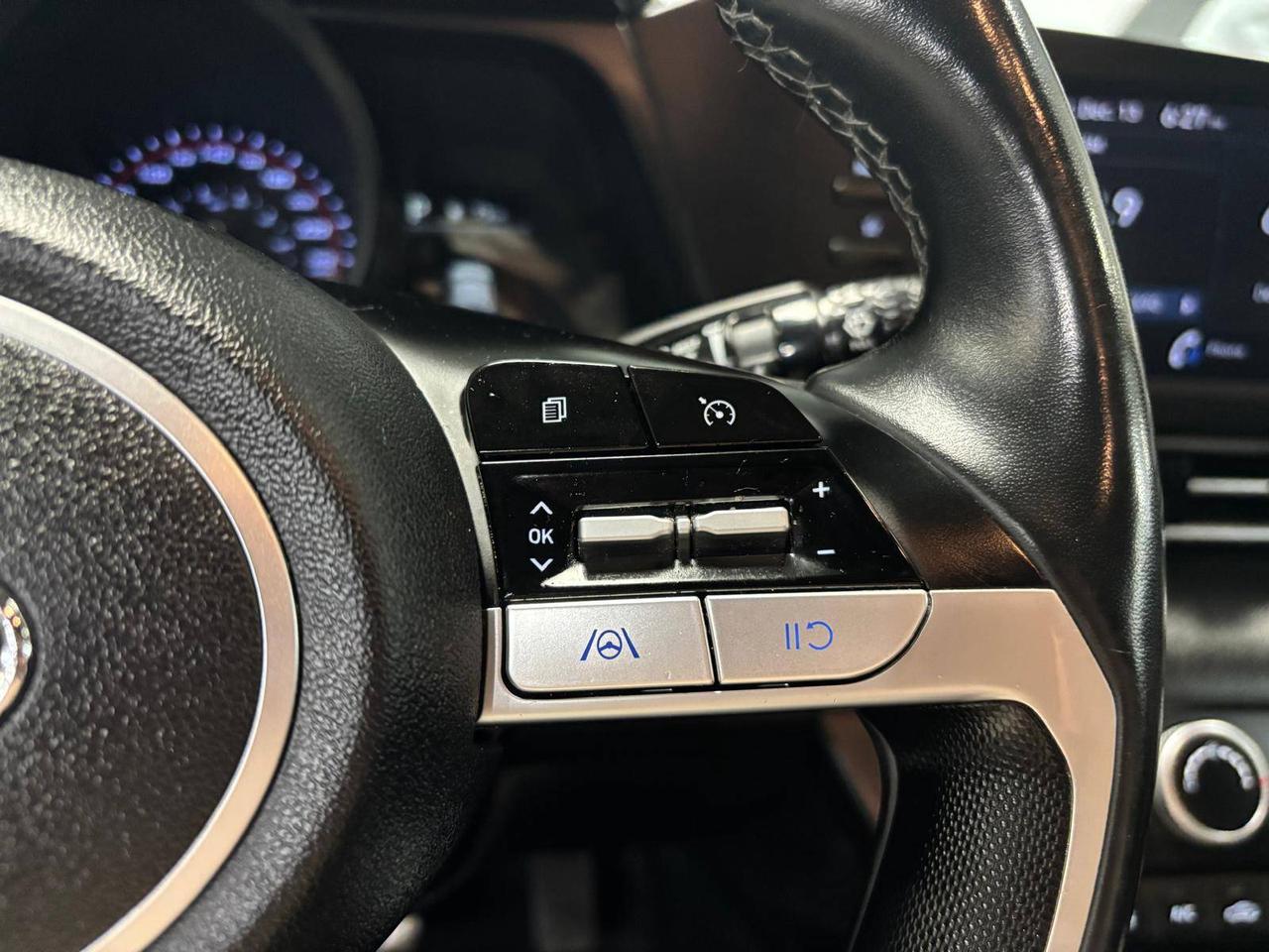 2022 Hyundai Elantra Preferred IVT $ 0 % DOWN FINANCE OAC Photo