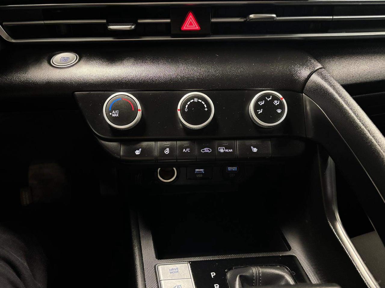 2022 Hyundai Elantra Preferred IVT $ 0 % DOWN FINANCE OAC Photo