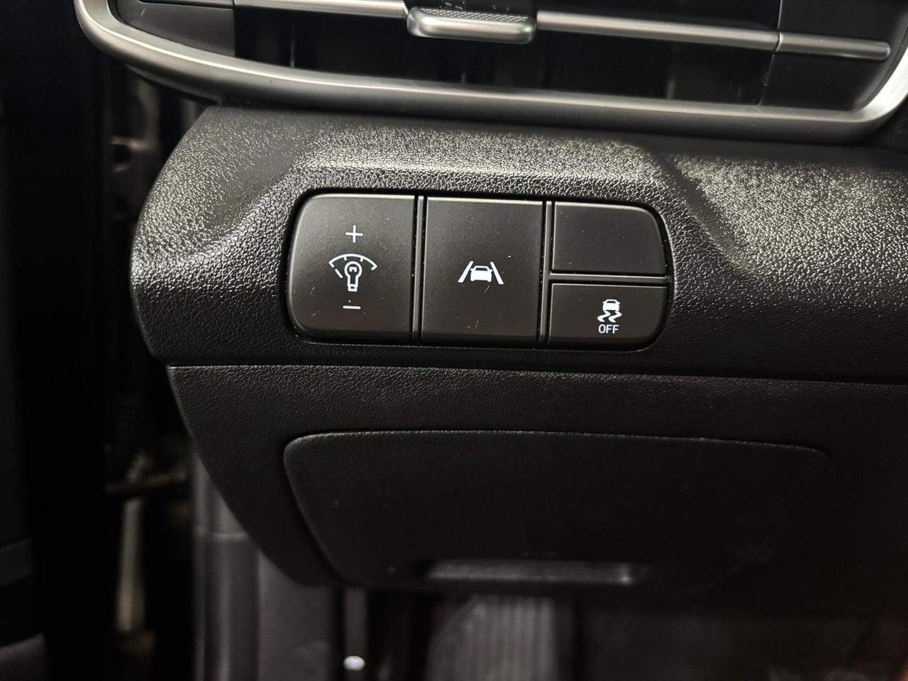 2022 Hyundai Elantra Preferred IVT $ 0 % DOWN FINANCE OAC Photo