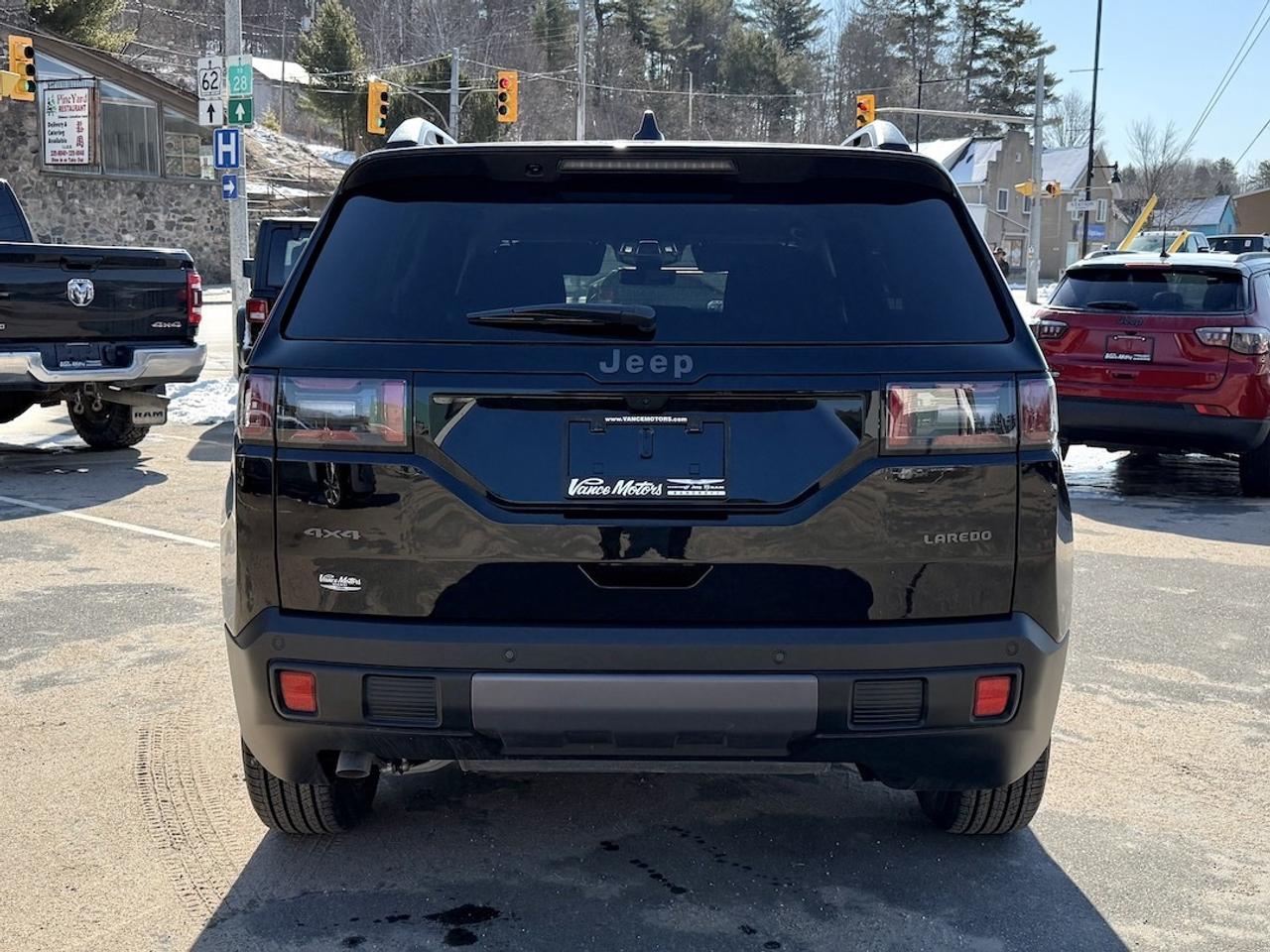 2026 Jeep Cherokee LAREDO 4x4 Photo