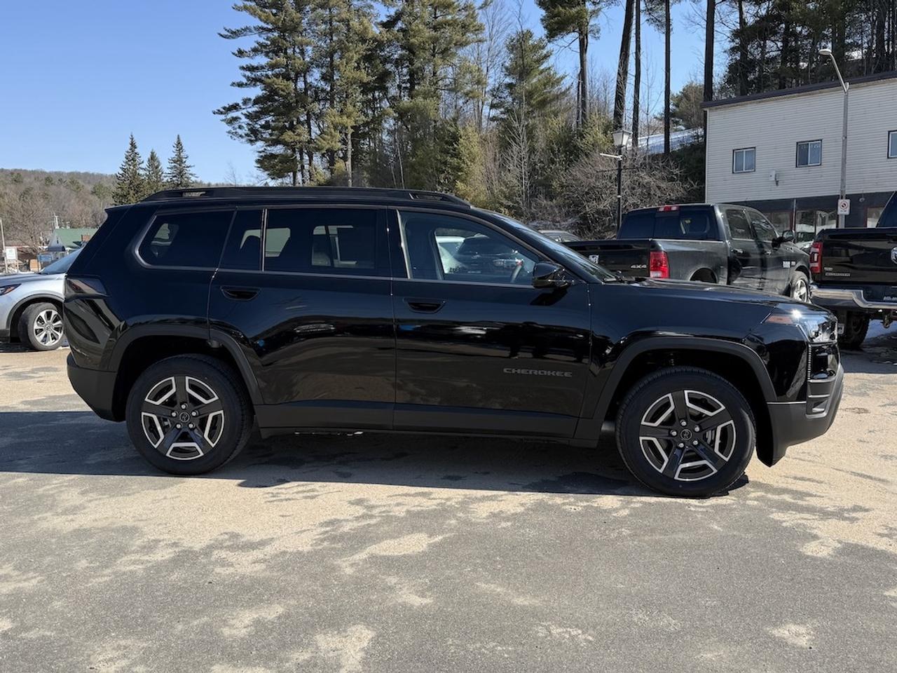 2026 Jeep Cherokee LAREDO 4x4 Photo