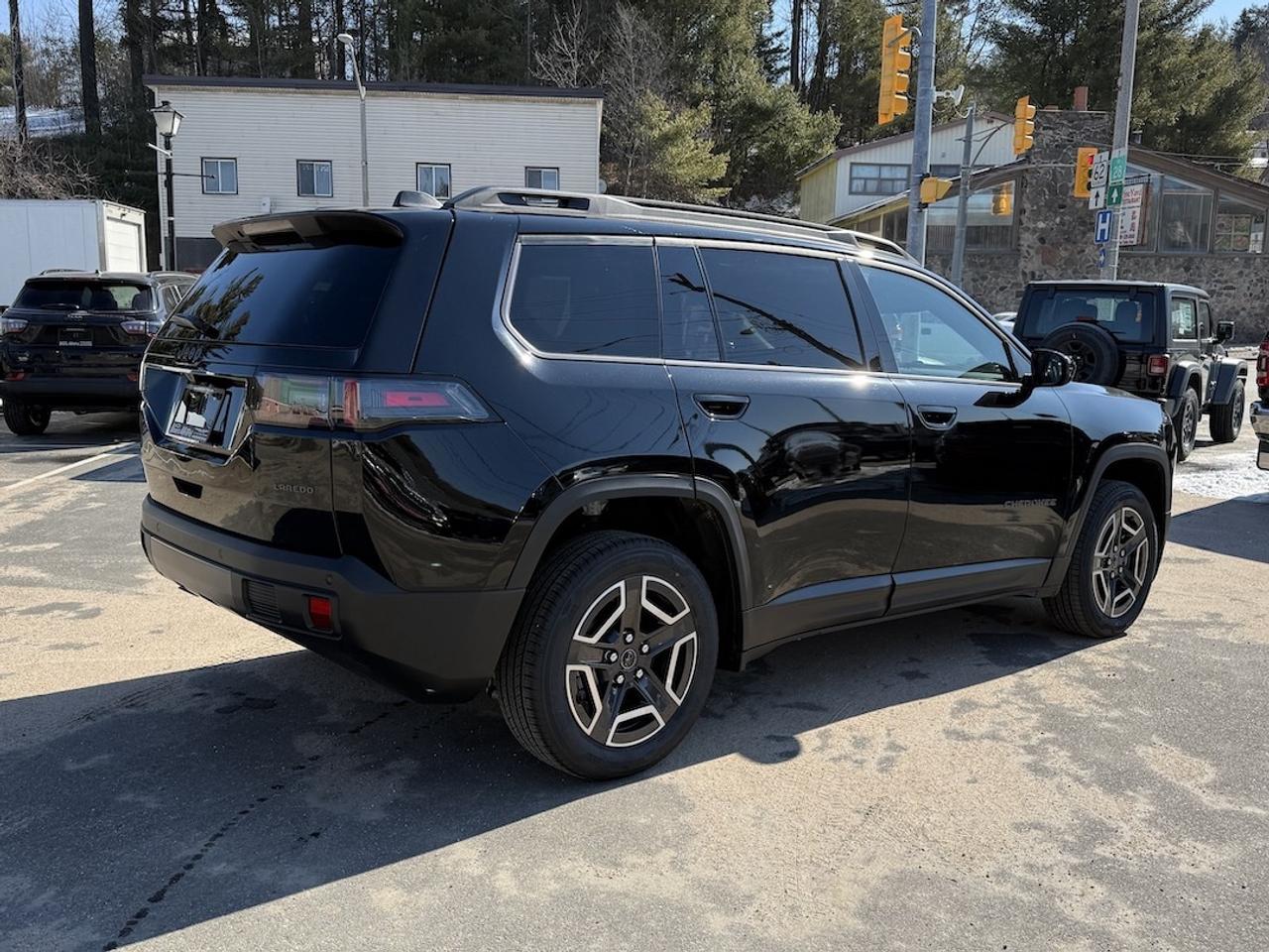 2026 Jeep Cherokee LAREDO 4x4 Photo