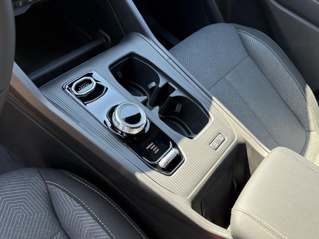 2026 Jeep Cherokee LAREDO 4x4 Photo