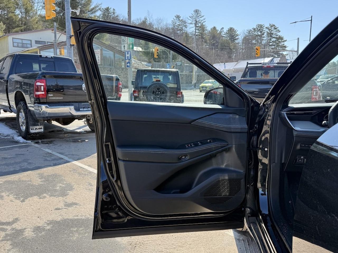 2026 Jeep Cherokee LAREDO 4x4 Photo