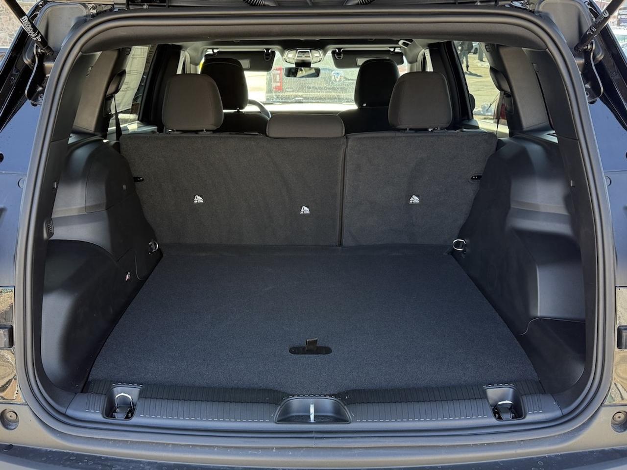 2026 Jeep Cherokee LAREDO 4x4 Photo