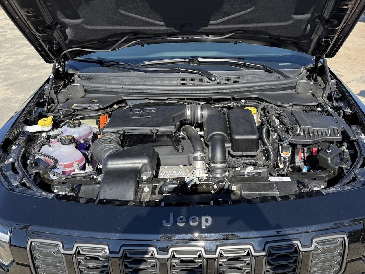 2026 Jeep Cherokee LAREDO 4x4 Photo