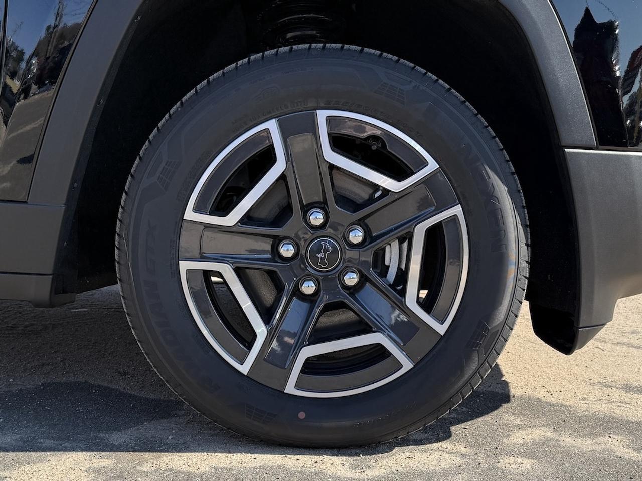 2026 Jeep Cherokee LAREDO 4x4 Photo