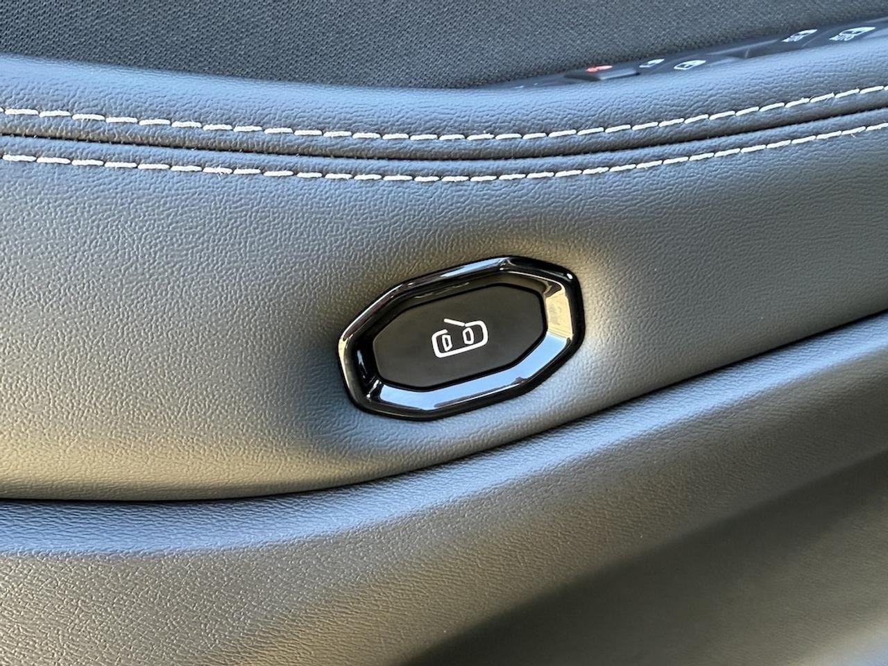 2026 Jeep Cherokee LAREDO 4x4 Photo