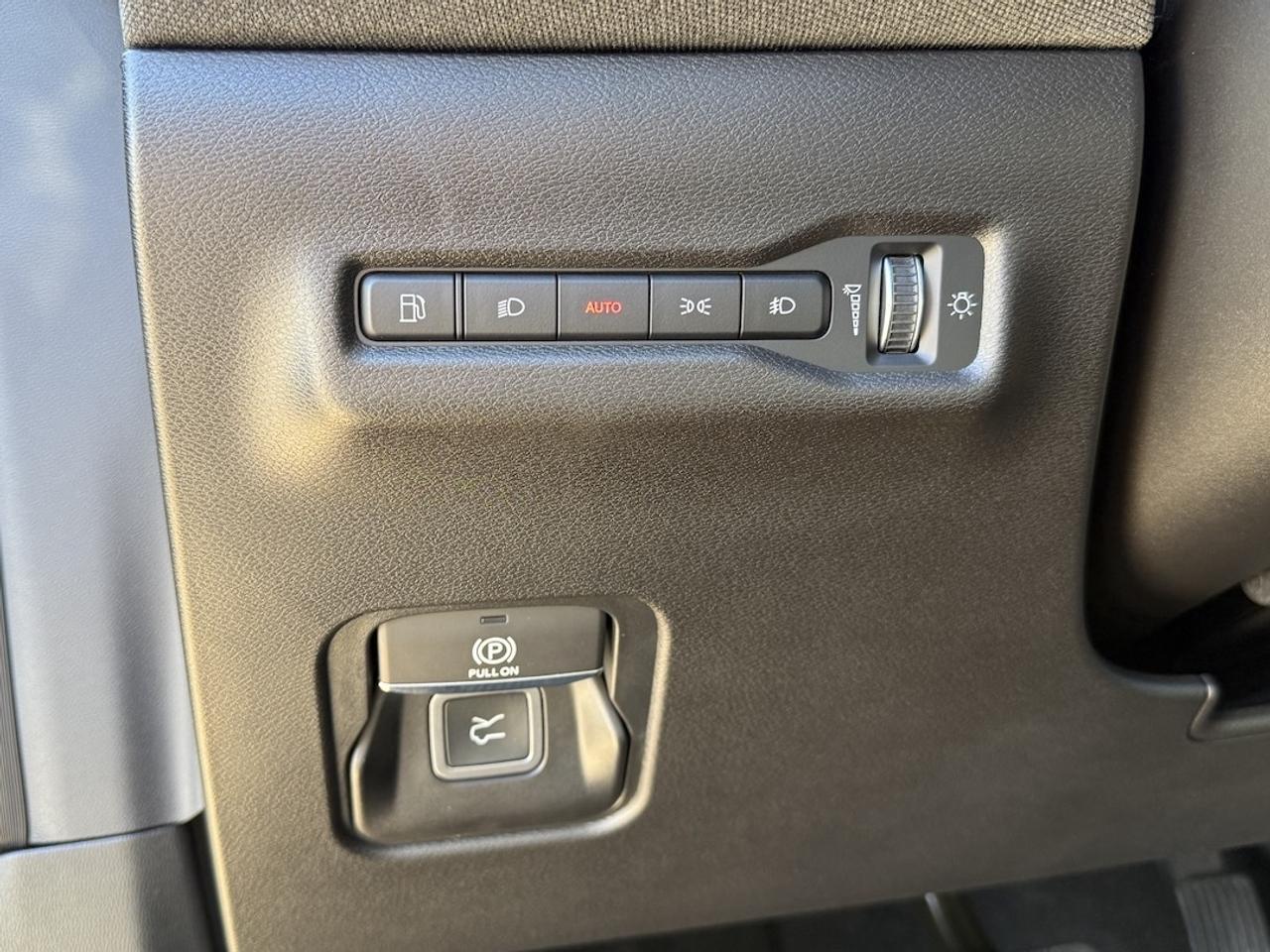 2026 Jeep Cherokee LAREDO 4x4 Photo