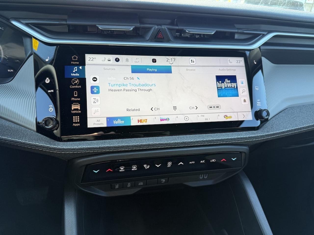 2026 Jeep Cherokee LAREDO 4x4 Photo