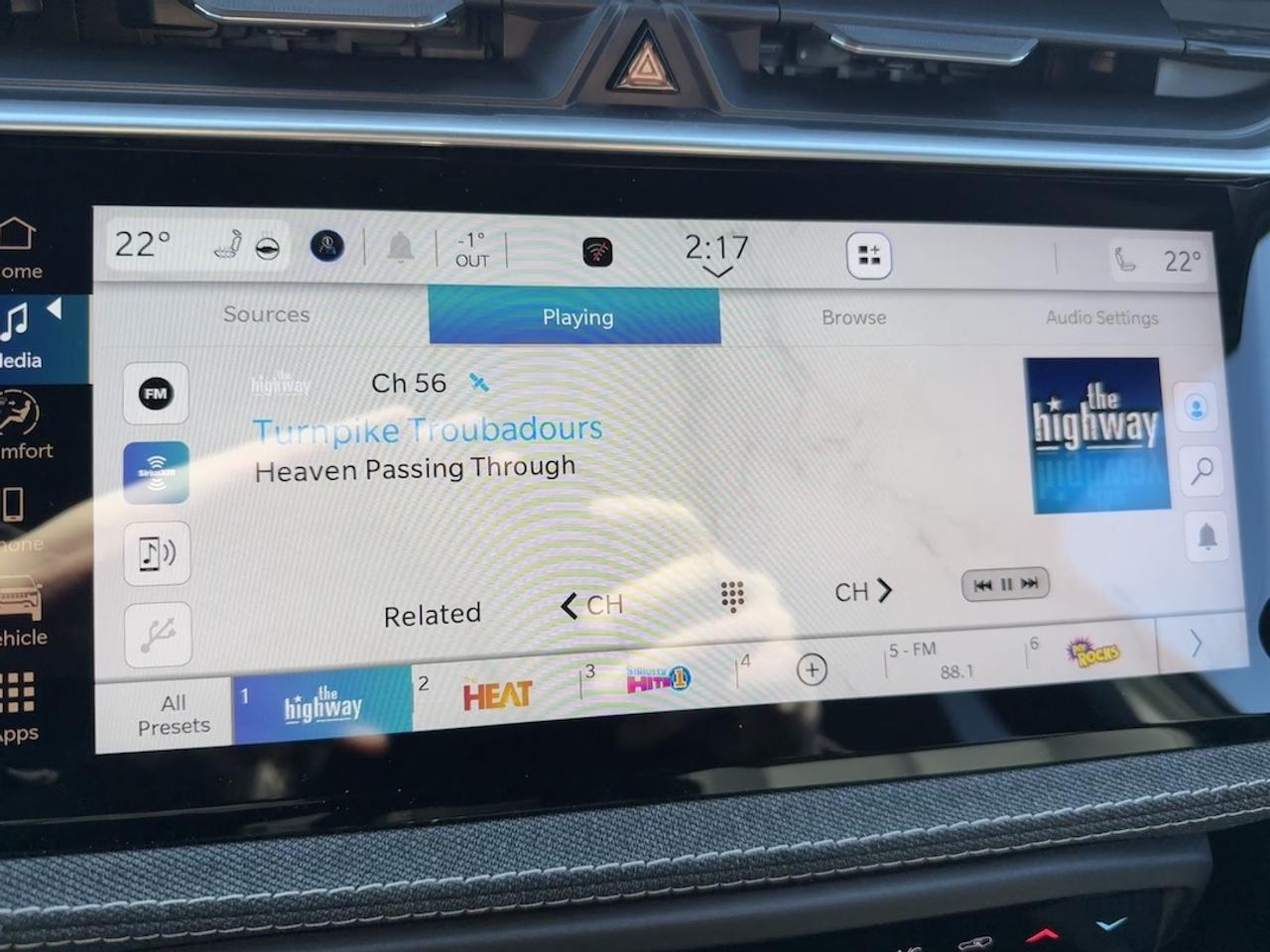 2026 Jeep Cherokee LAREDO 4x4 Photo