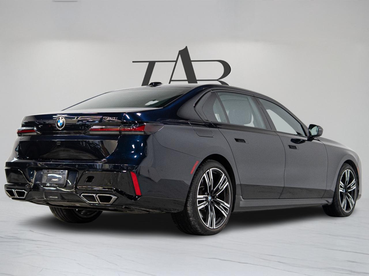 2023 BMW 7 Series 760i | M-SPORT | PREMIUM AND ENTERTAINMENT PKG Photo3