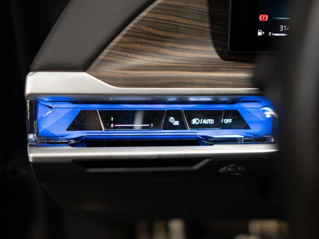 2023 BMW 7 Series 760i | M-SPORT | PREMIUM AND ENTERTAINMENT PKG Photo