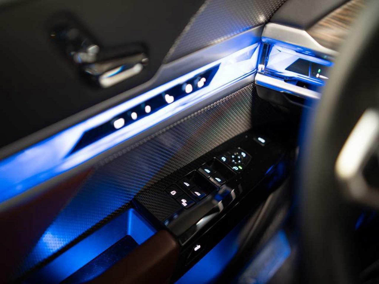 2023 BMW 7 Series 760i | M-SPORT | PREMIUM AND ENTERTAINMENT PKG Photo