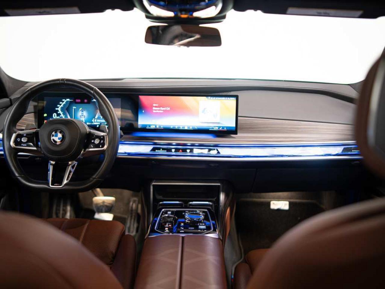 2023 BMW 7 Series 760i | M-SPORT | PREMIUM AND ENTERTAINMENT PKG Photo