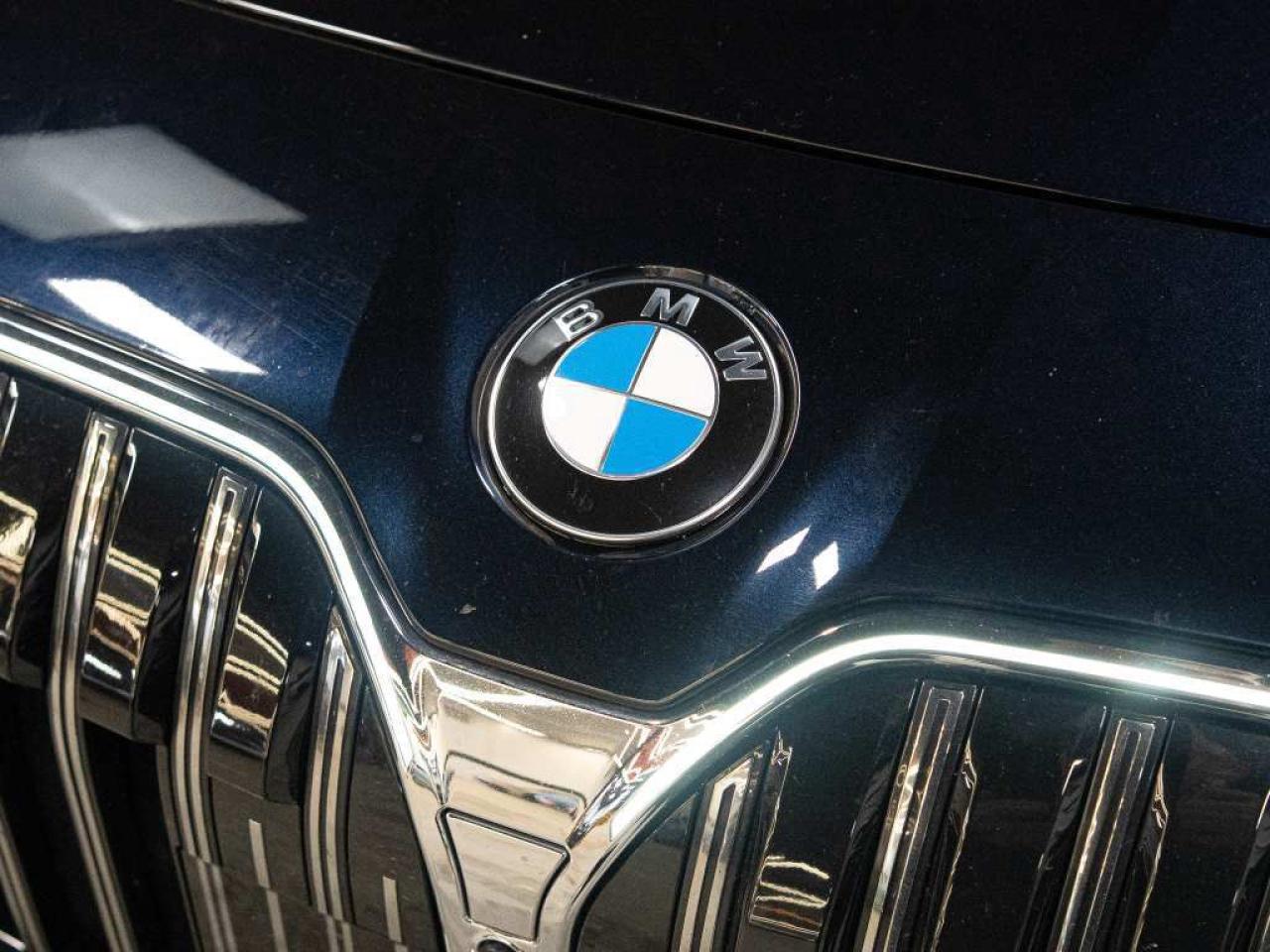 2023 BMW 7 Series 760i | M-SPORT | PREMIUM AND ENTERTAINMENT PKG Photo